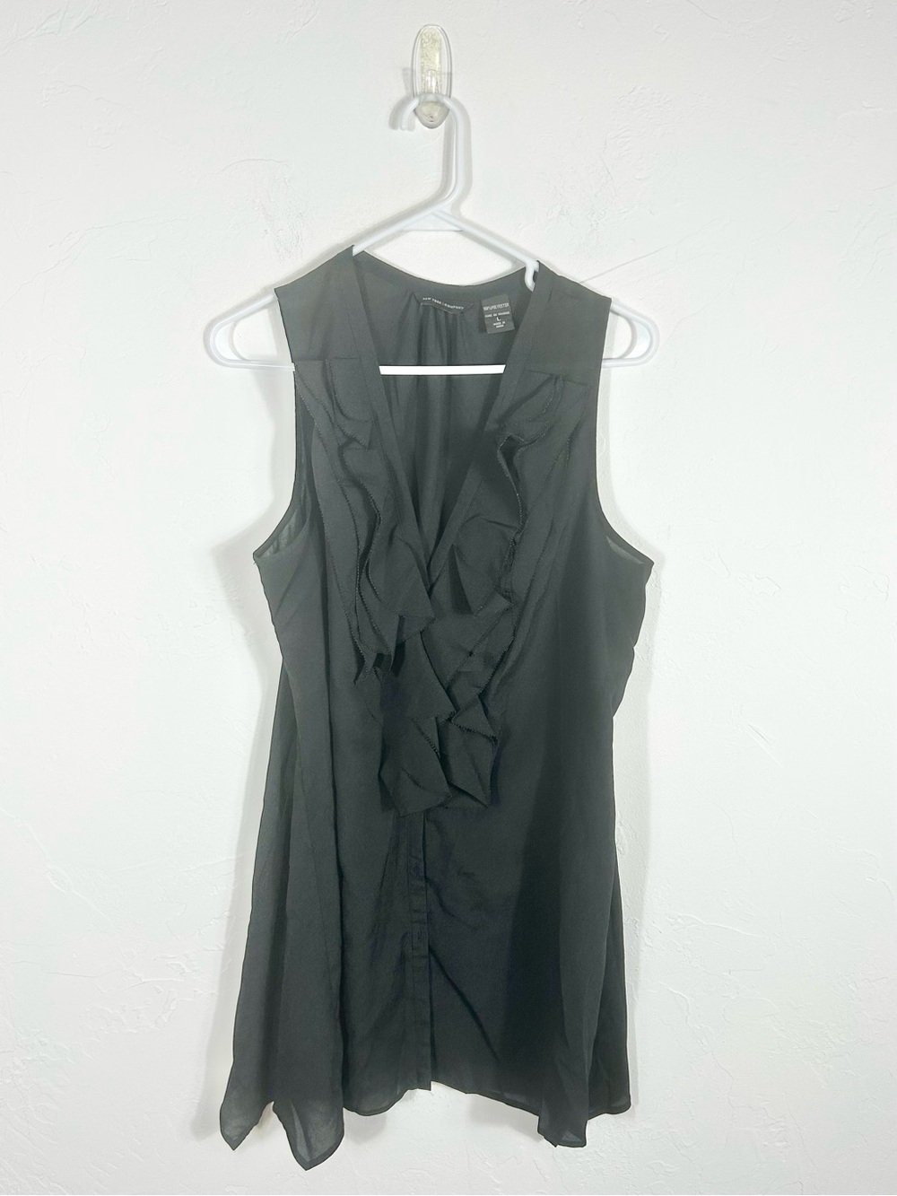 New York & Company Black Ruffle Front Sleeveless Blouse V-Neck Top Size L